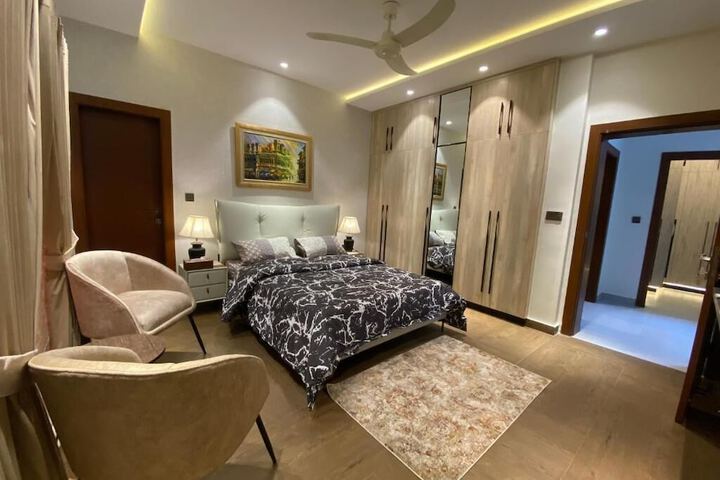 Room 10 of 33
