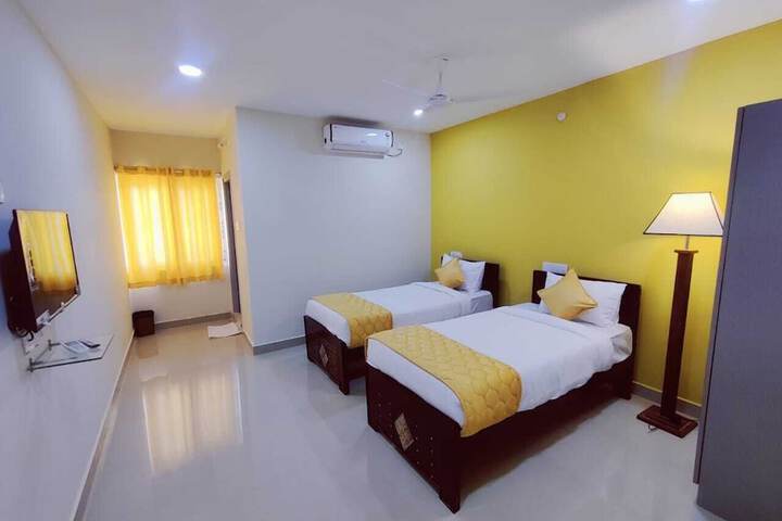 Room 8 of 32