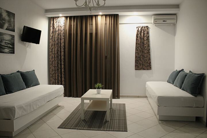 Room 14 of 37