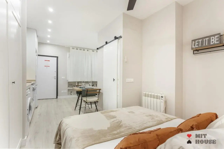 Room 5 of 14