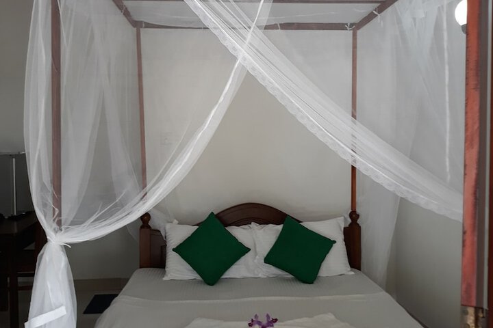 Room 14 of 63