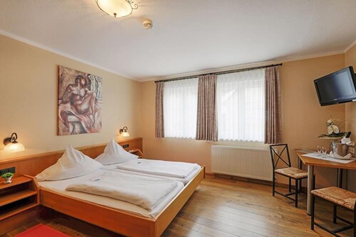 Room 7 of 44