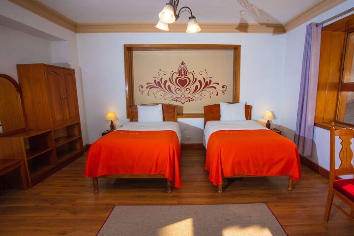 Room 4 of 33