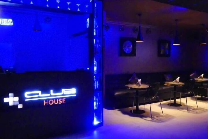 Lounge 19 of 22