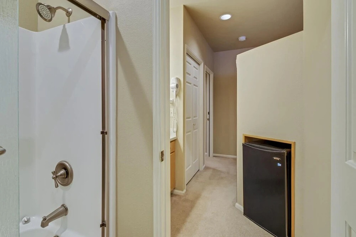 Room 7 of 14