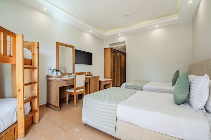 Room 13 of 42