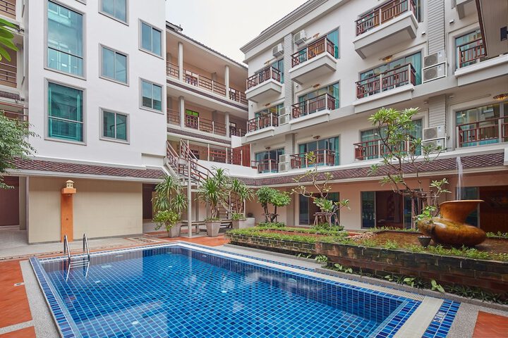 Pool Hotel