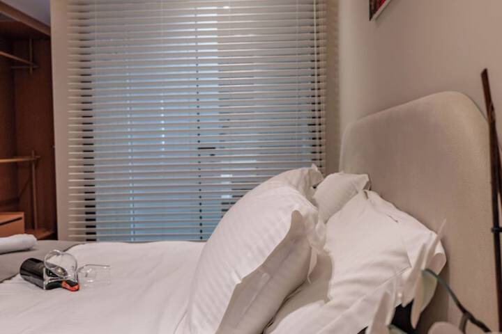 Room 16 of 76