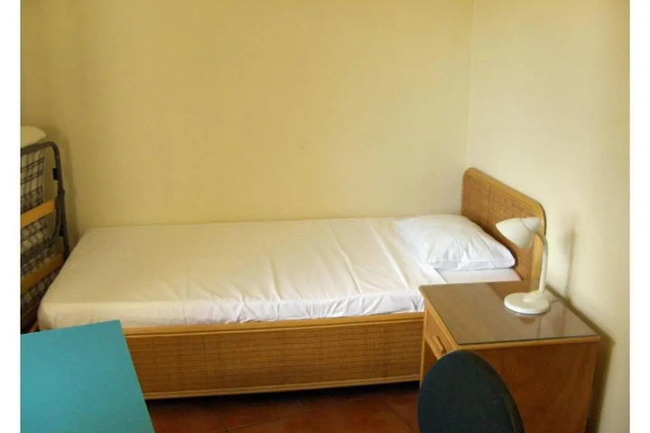 Room 7 of 16