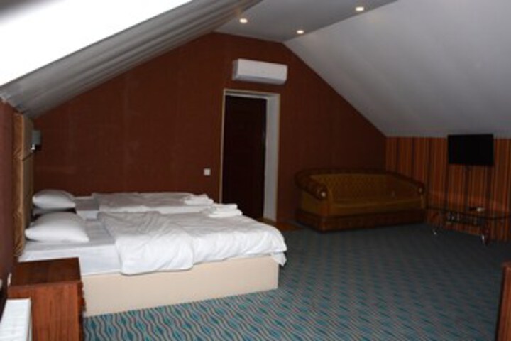 Room 37 of 90