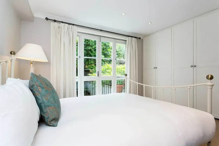 Room 2 of 11