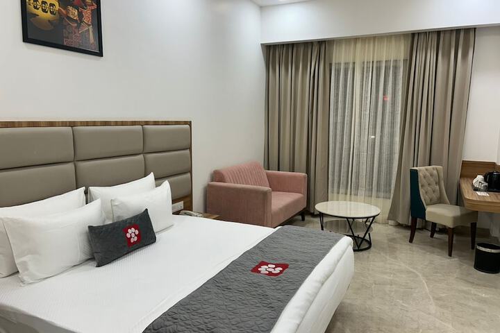 Room 9 of 13