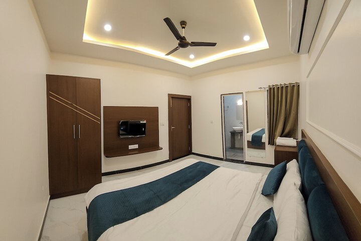 Room 10 of 22