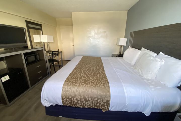 1 King Bed (14 of 23)