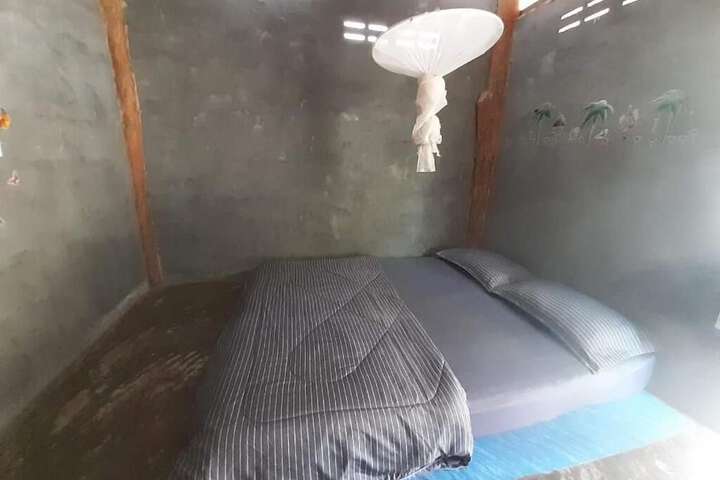 Room 8 of 48