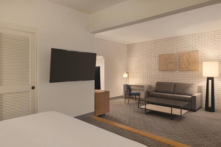 Room 15 of 154