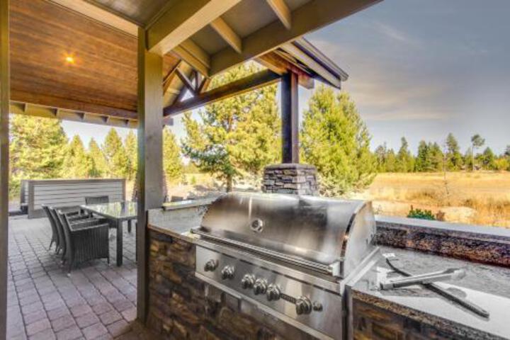 Sunriver Luxury Caldera Home With Golf Course Views in Sunriver, OR