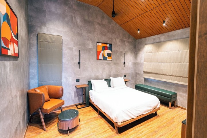 Room 15 of 60