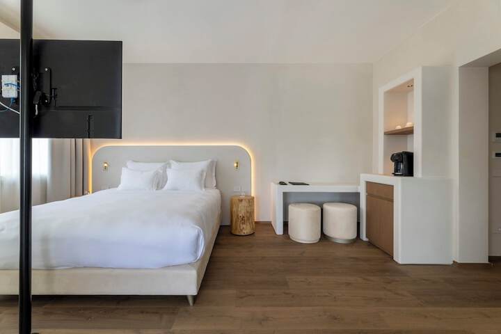 Room 9 of 90