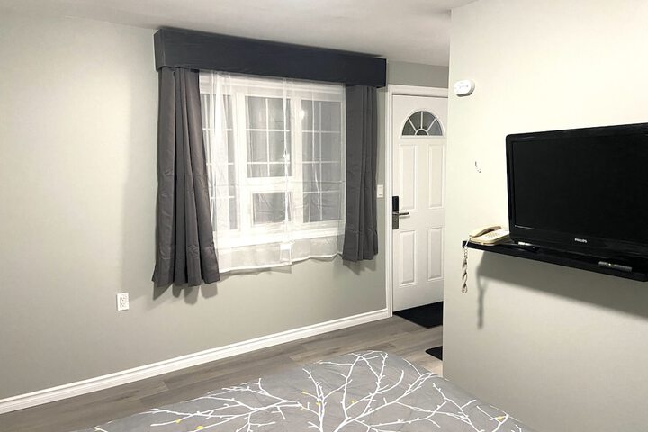 Room 5 of 118