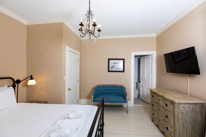 Room 22 of 39