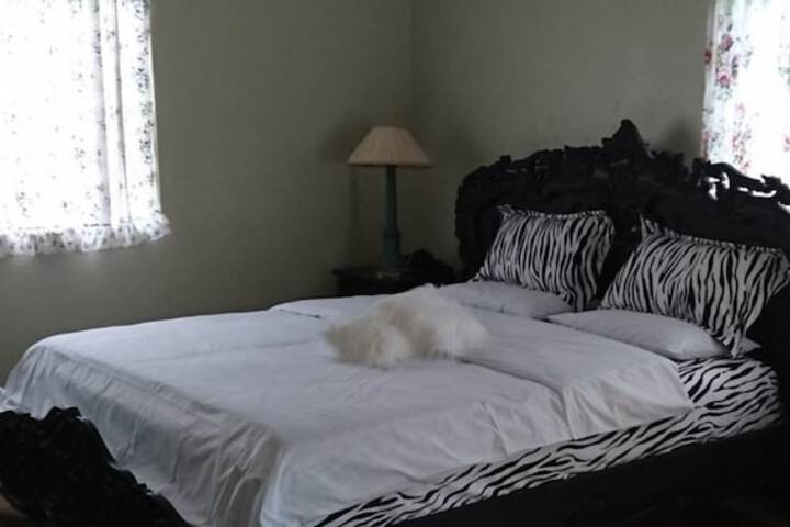 Room 2 of 23