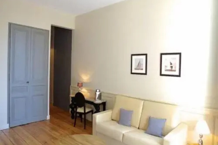 Room 6 of 11