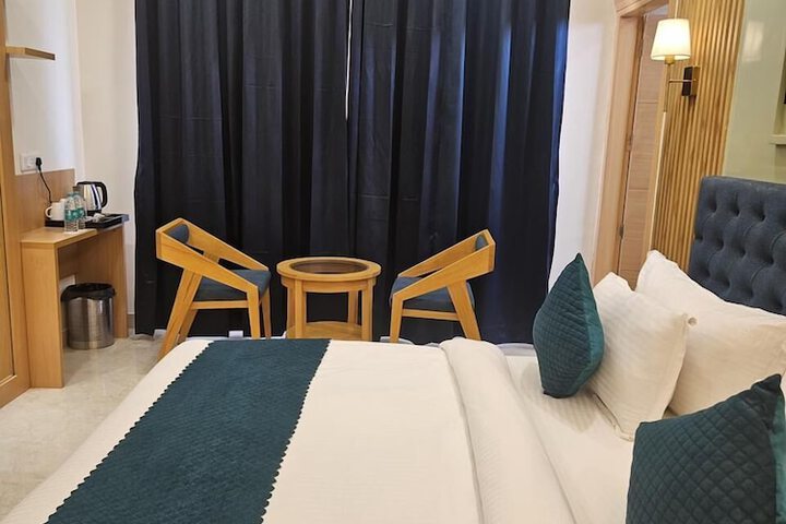 Room 7 of 25