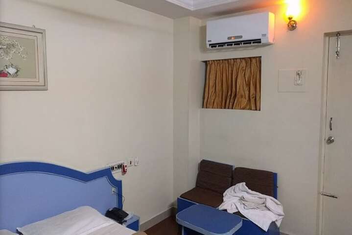 Room 10 of 36