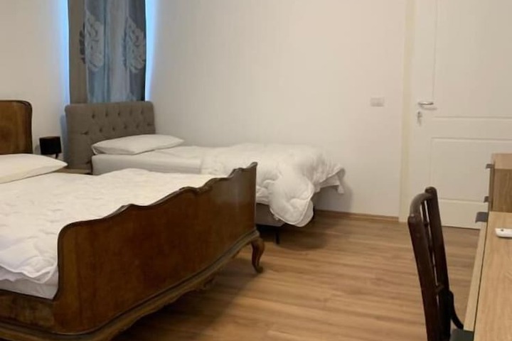 Room 7 of 37