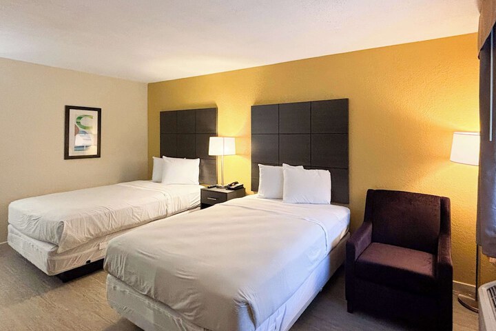 2 Double Beds (8 of 8)