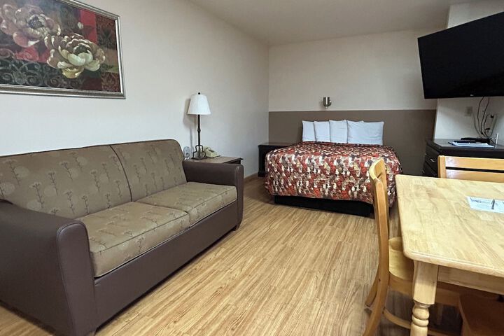 Room 4 of 18