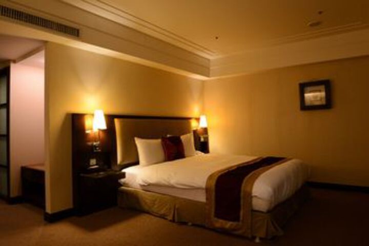 Room 64 of 82