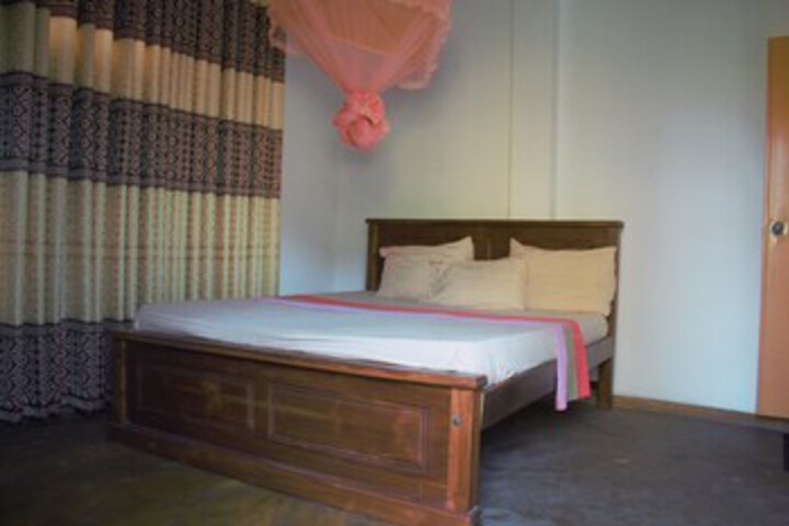 Room 6 of 14