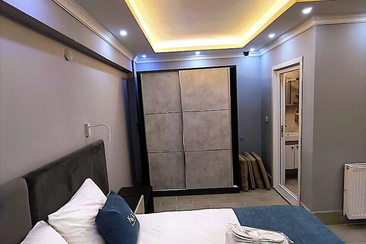 Room 6 of 30