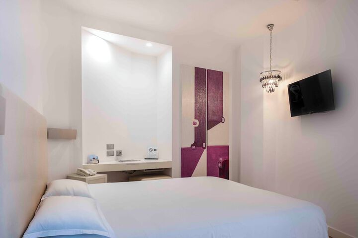 Room 63 of 212