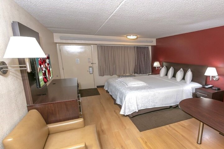 Deluxe King Bed (12 of 24)