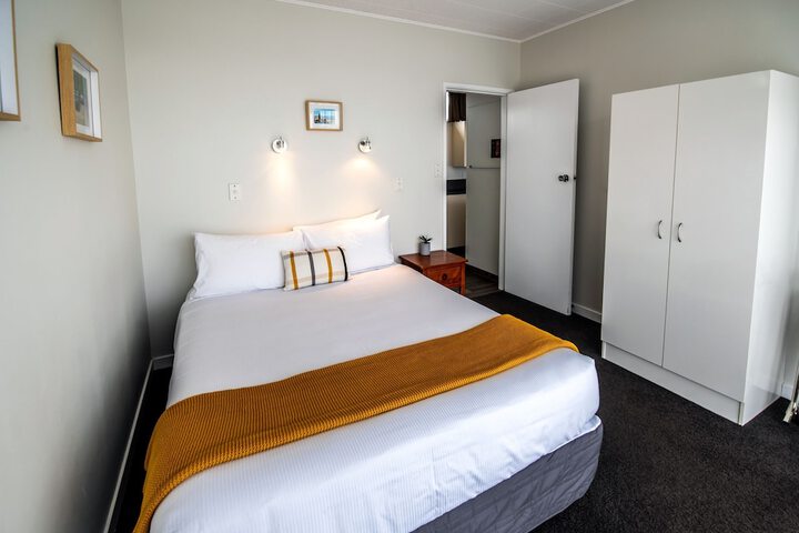 Room 8 of 62