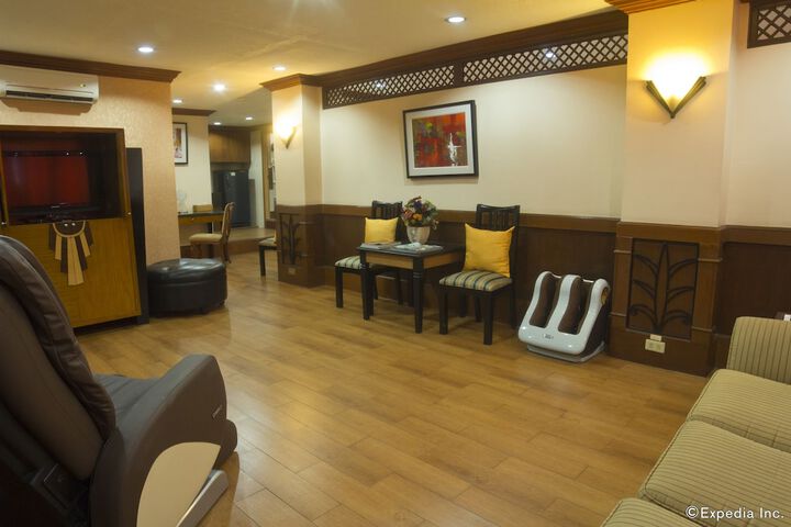 Lounge 55 of 90