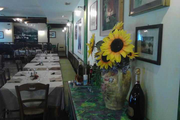 Dining 33 of 60