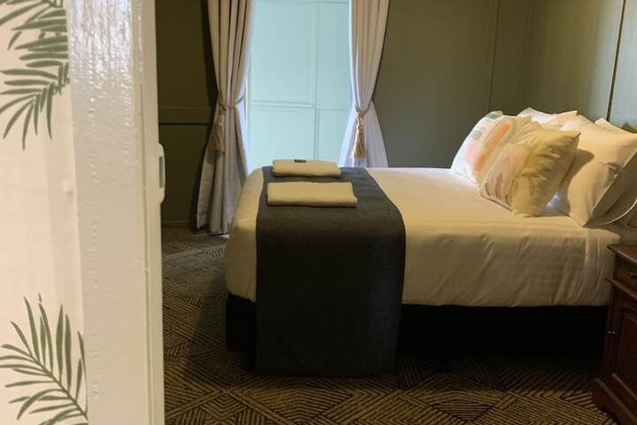 Room 6 of 19