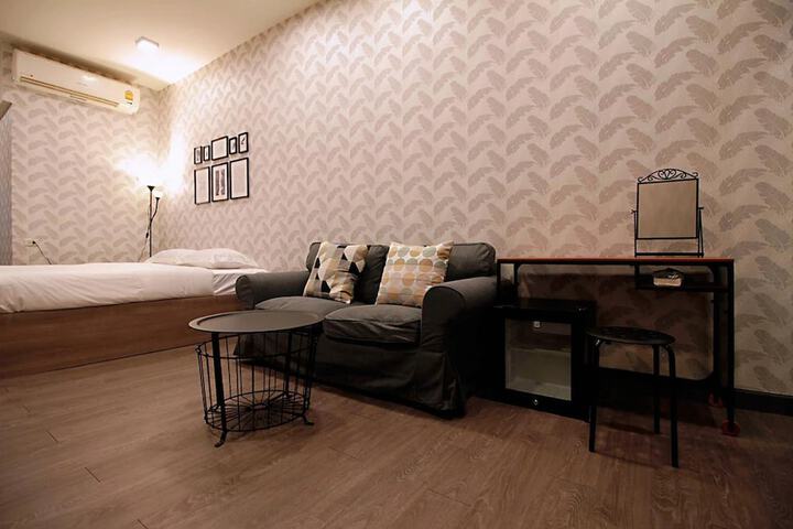 Room 6 of 25