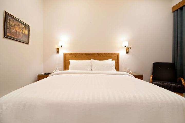 Room 4 of 13
