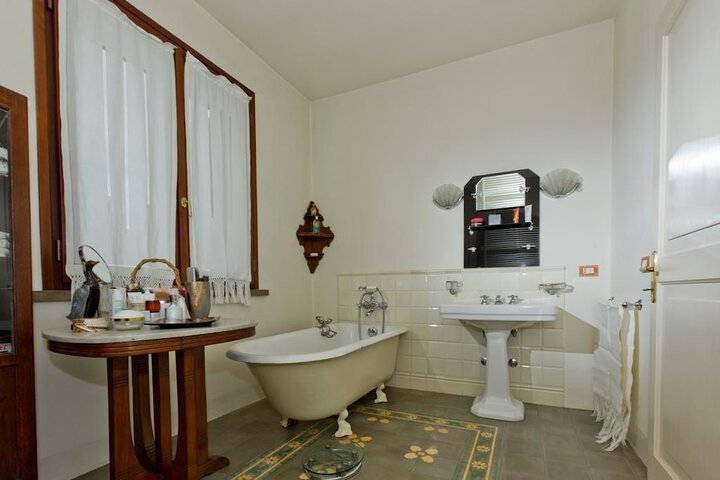 Room 14 of 14