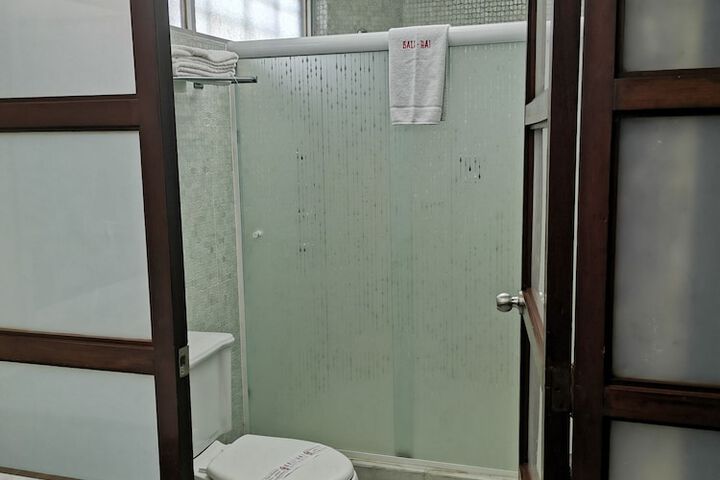 Room 10 of 33