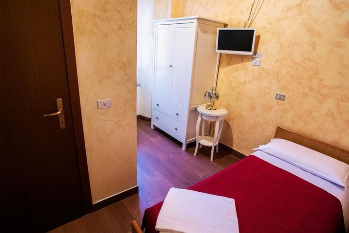 Room 1 of 12
