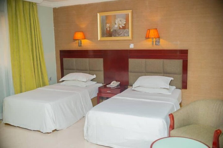 Room 3 of 8
