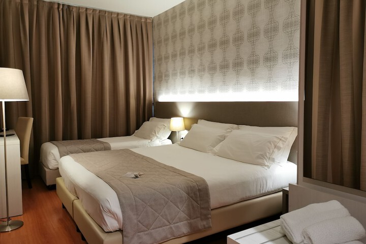 Room 21 of 76