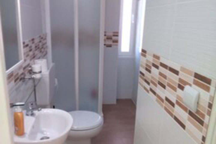 Room 5 of 48