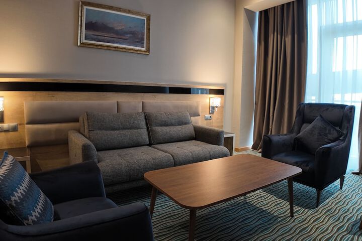 Room 4 of 7